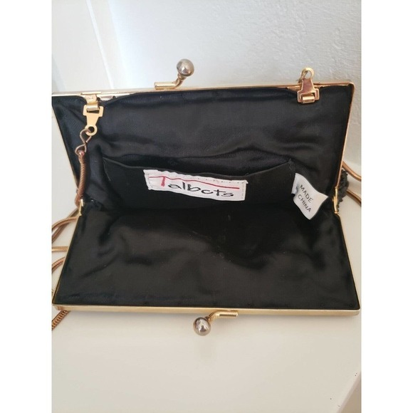 Beaded Clam Shell Style Talbot purse with gold chain - Picture 3 of 4